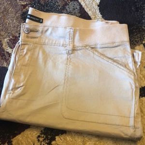 Lee tan shorts